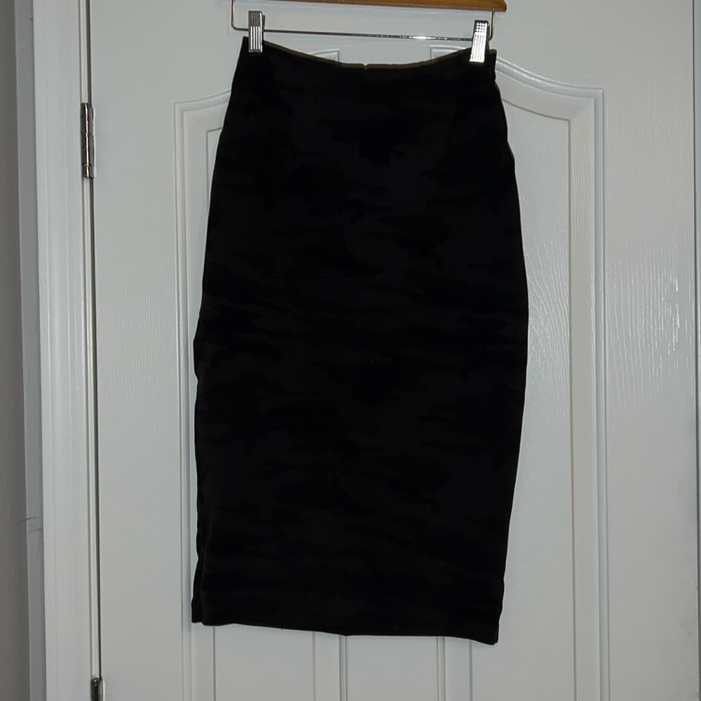 Sanctuary brand pencil camo skirt.